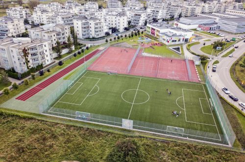 Przyszkolny kompleks boisk sportowych Głębocka, Warszawa 2015r.